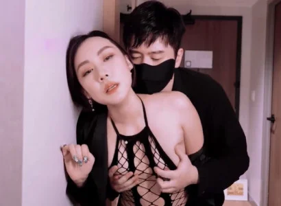 Chị vợ bán thân cho sếp nhằm lấy tiền trả nợ cho chồng