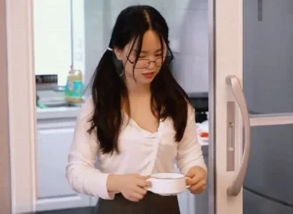 Người phụ nữ đã ly hôn cùng cô gái trẻ chịch
